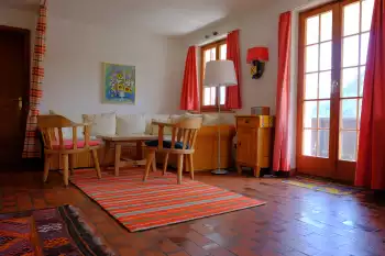 Wohnzimmer der unteren Ferienwohnung in Arosa